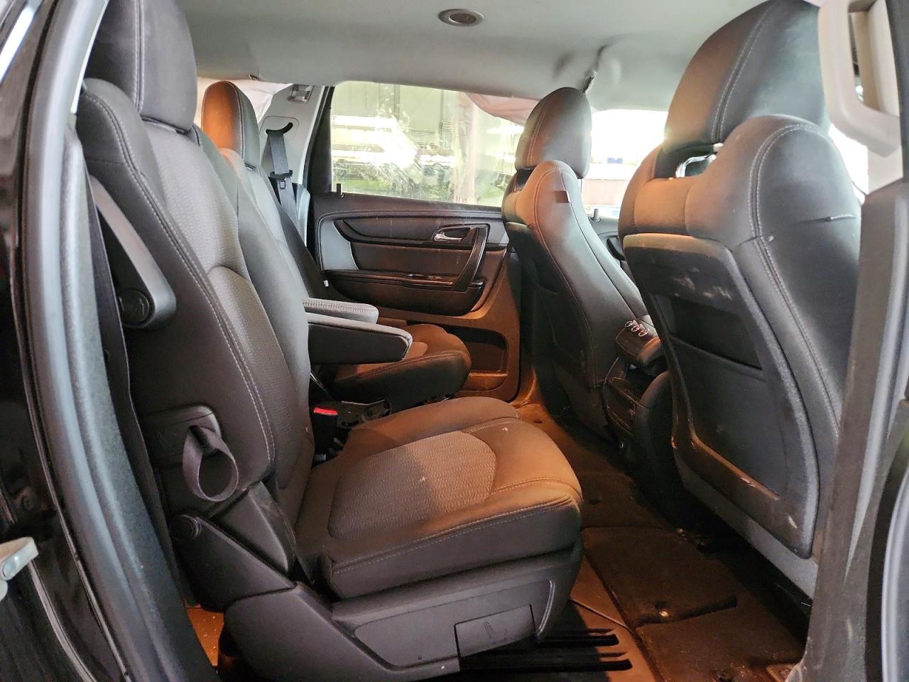 CHEVROLET TRAVERSE 2017 — 12