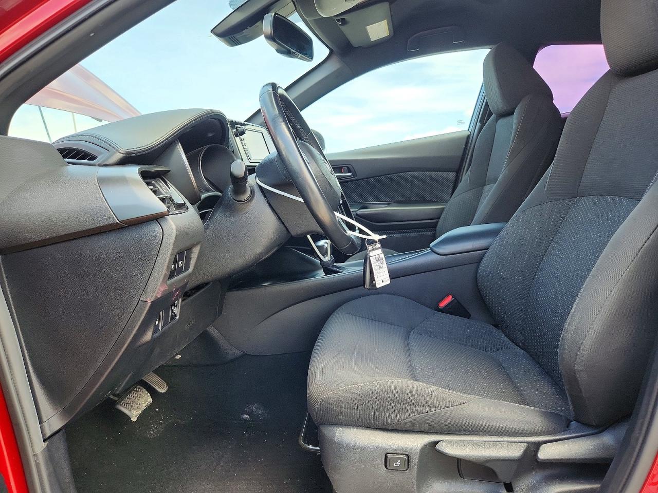 TOYOTA C-HR 2018 — 8