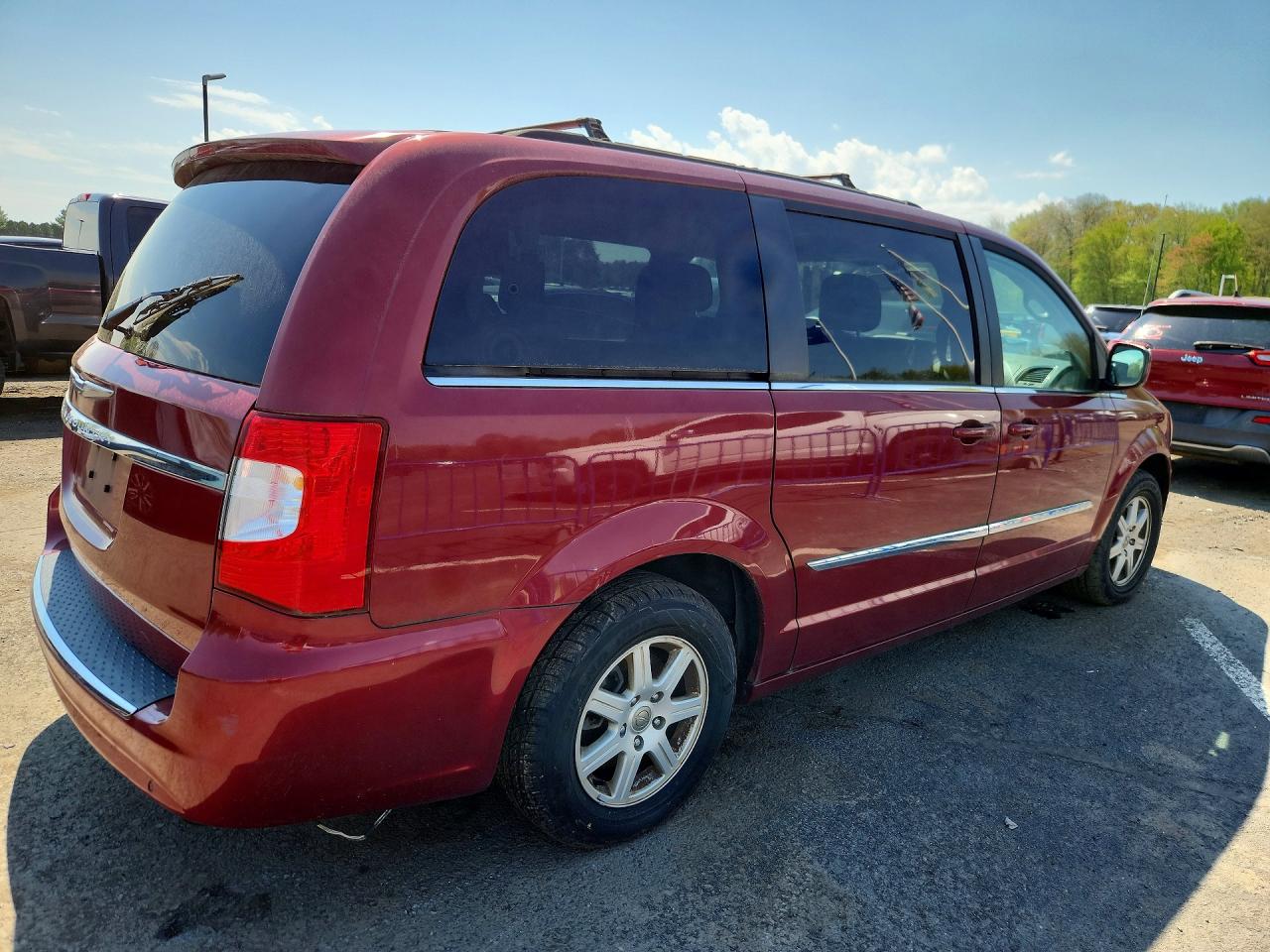CHRYSLER TOWN & COUNTRY 2012 — 4