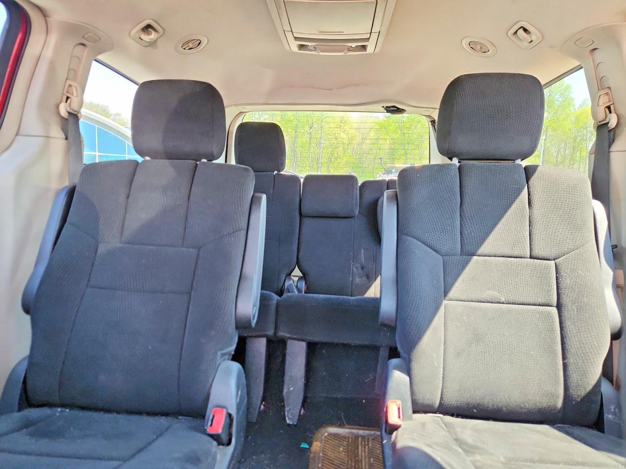CHRYSLER TOWN & COUNTRY 2012 — 11