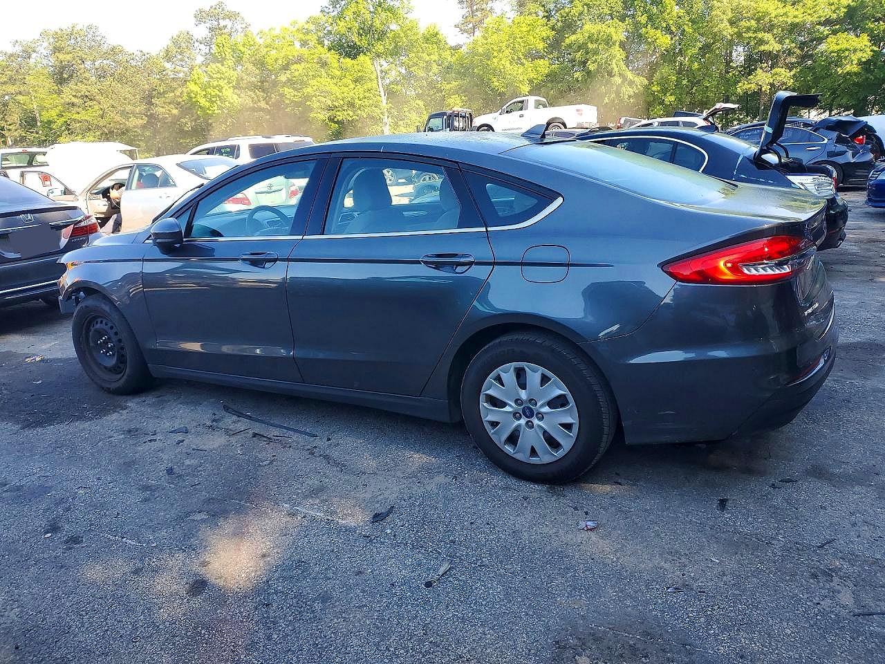 FORD FUSION 2020 — 3