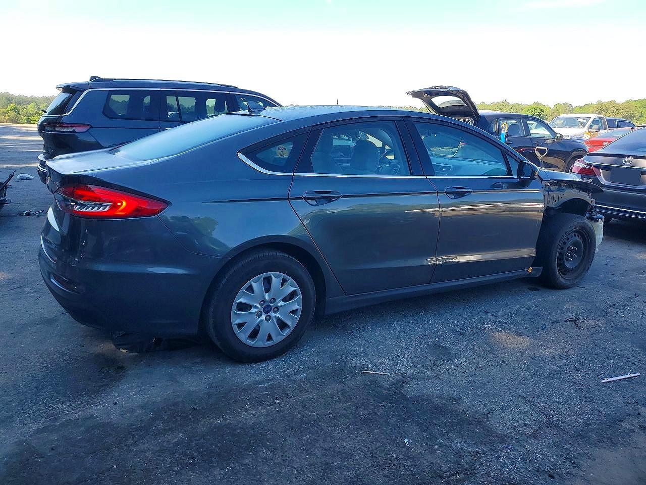 FORD FUSION 2020 — 4