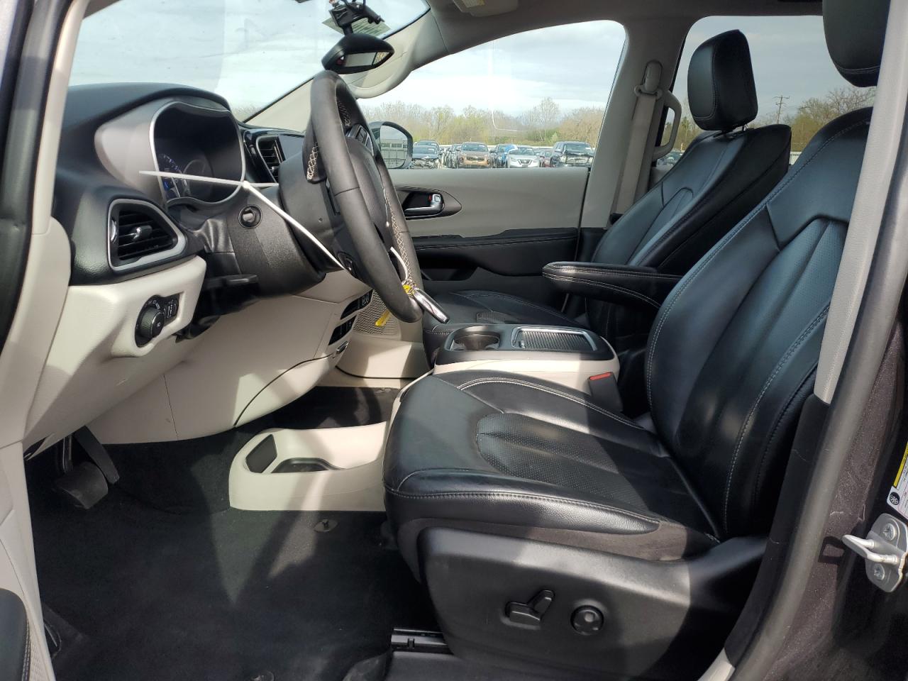 CHRYSLER PACIFICA 2022 — 8