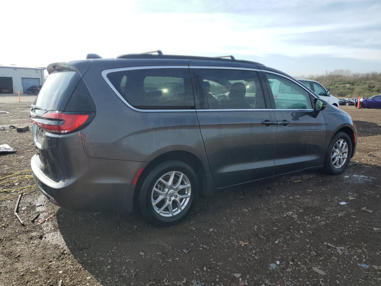 CHRYSLER PACIFICA 2022 — 4