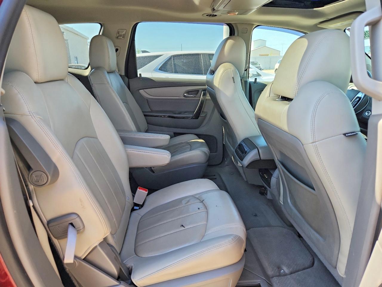 CHEVROLET TRAVERSE 2017 — 12