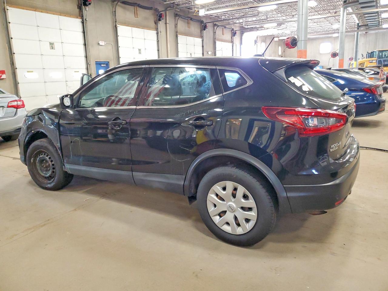 NISSAN ROGUE SPORT 2020 — 3