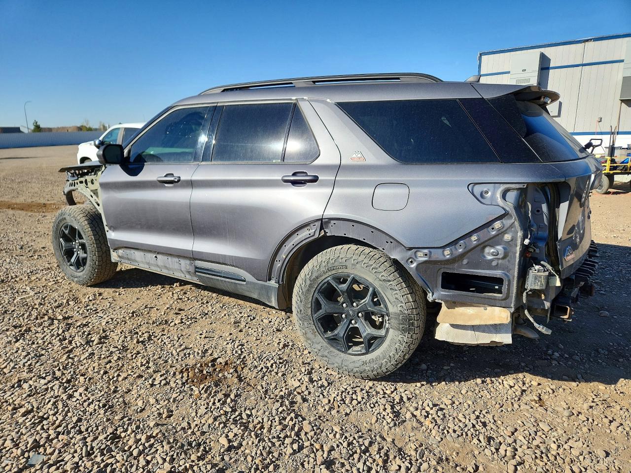 FORD EXPLORER 2022 — 3