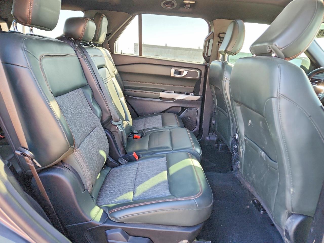 FORD EXPLORER 2022 — 12