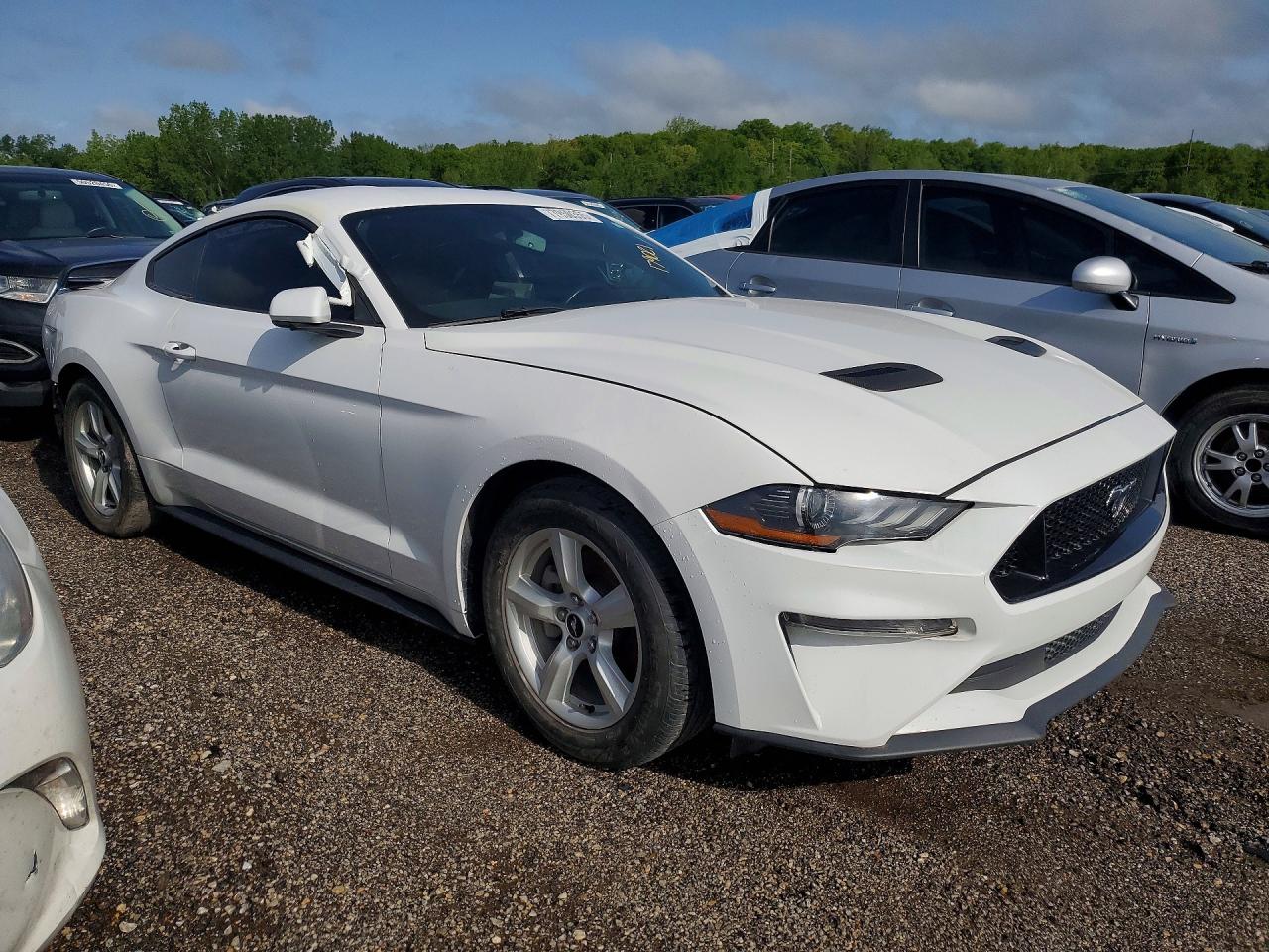 FORD MUSTANG 2020 — 5