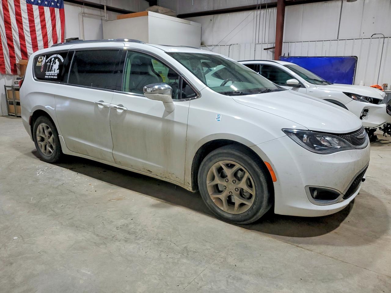 CHRYSLER PACIFICA 2018 — 5