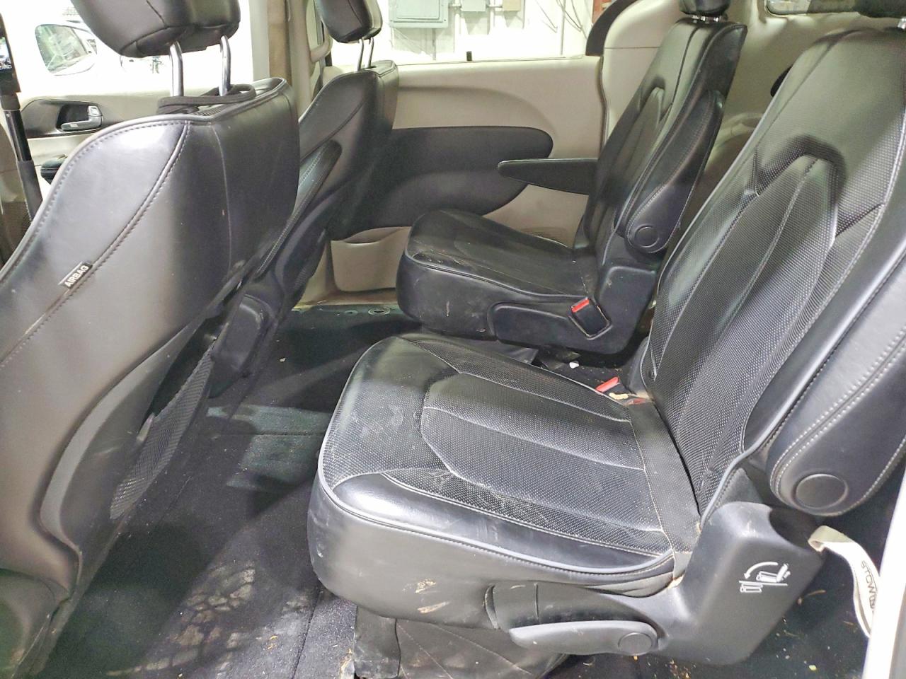 CHRYSLER PACIFICA 2018 — 12