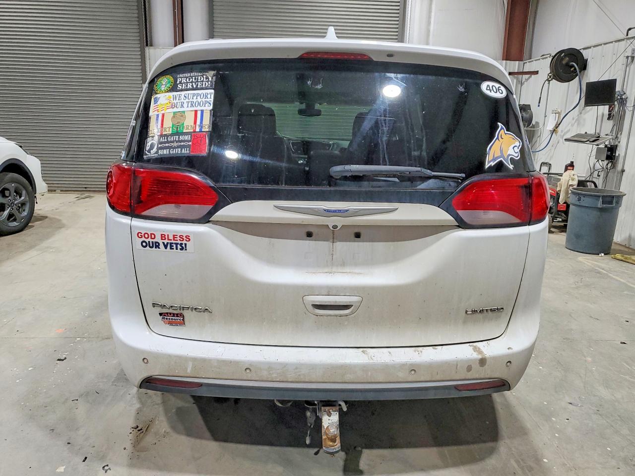 CHRYSLER PACIFICA 2018 — 7