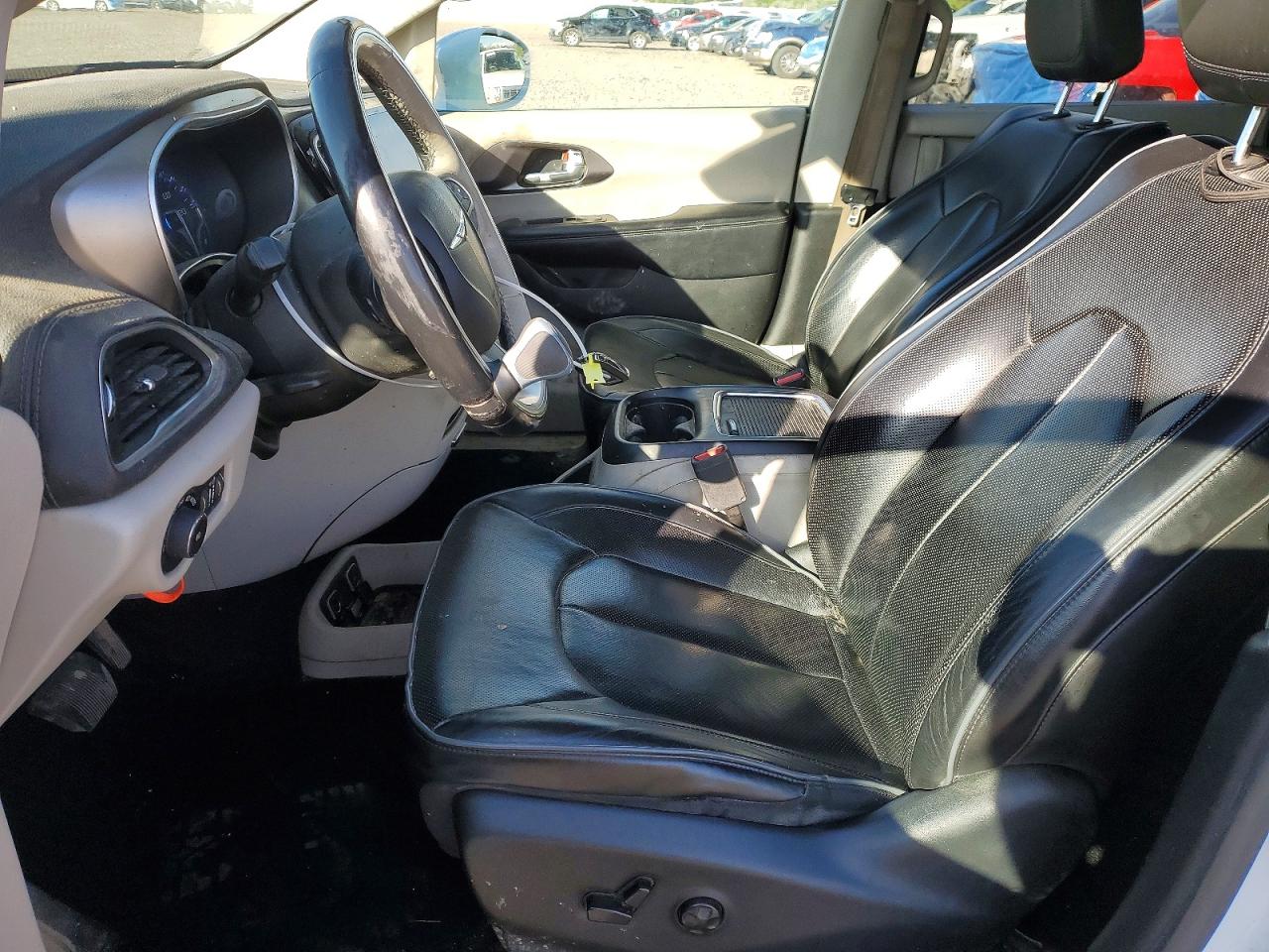 CHRYSLER PACIFICA 2018 — 8