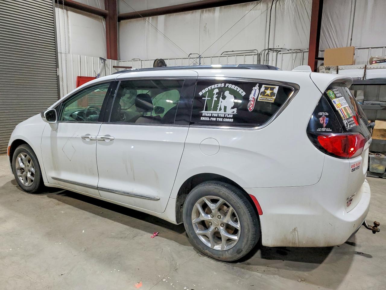 CHRYSLER PACIFICA 2018 — 3