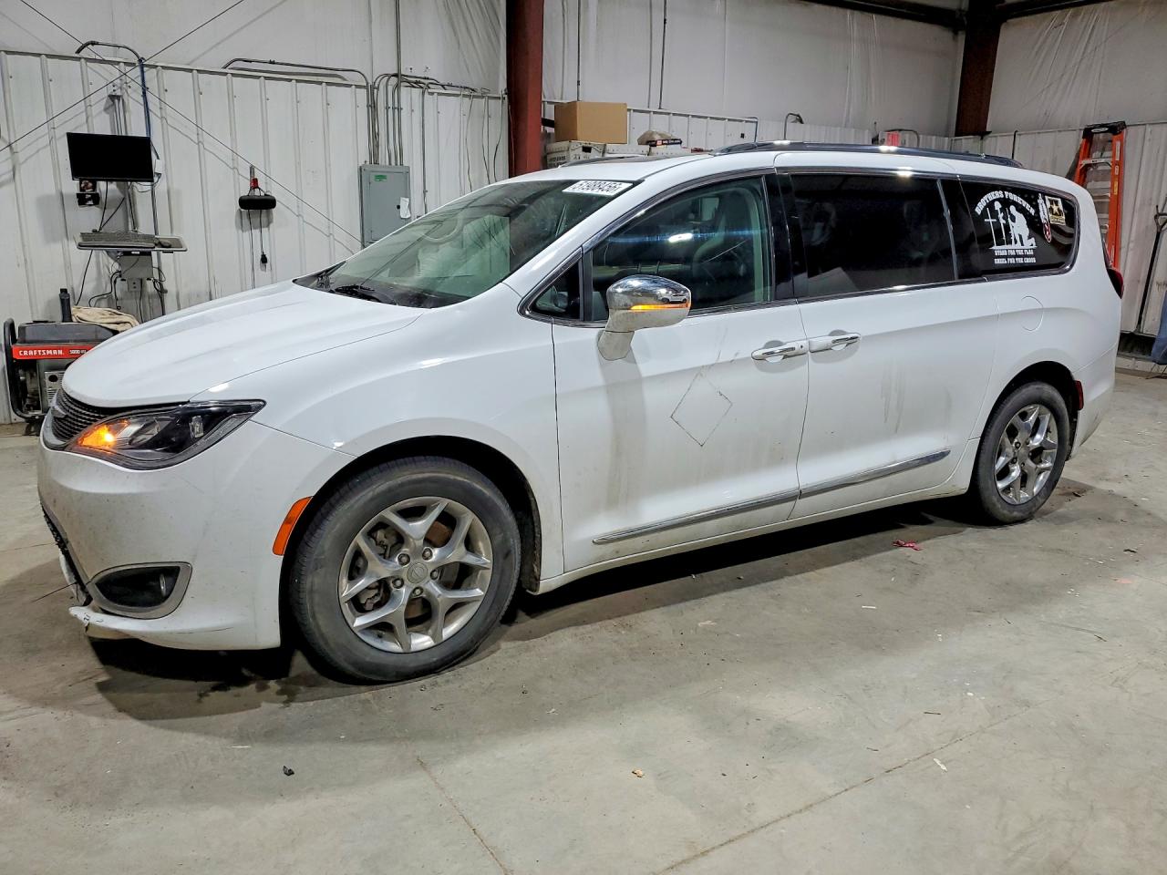 CHRYSLER PACIFICA 2018 — 2