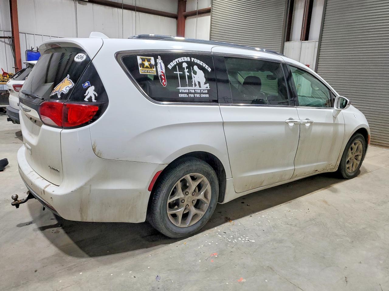 CHRYSLER PACIFICA 2018 — 4