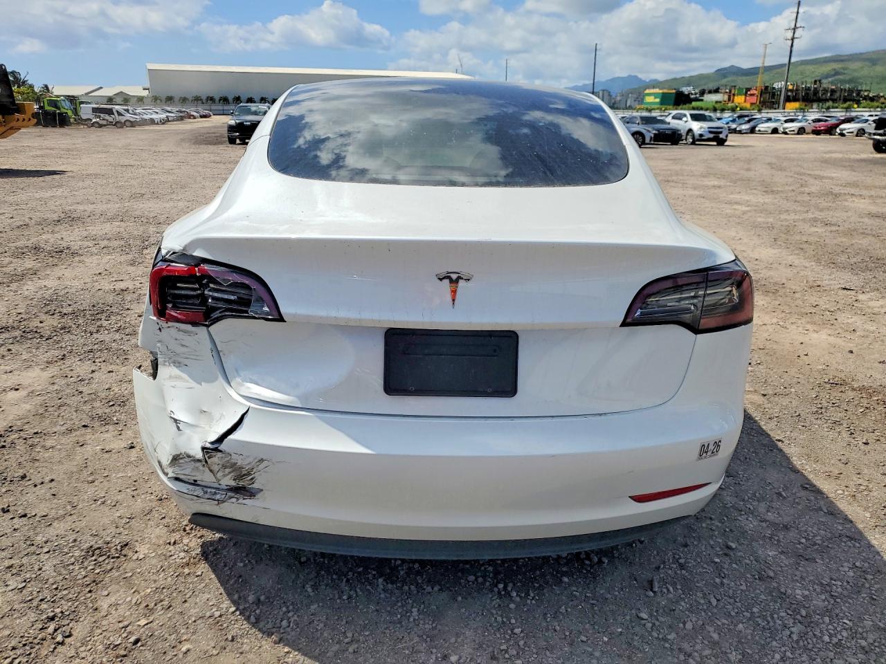TESLA MODEL 3 2023 — 7