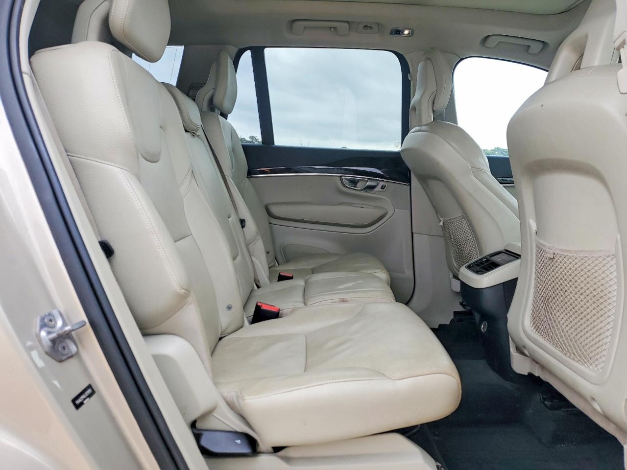 VOLVO XC90 2018 — 12