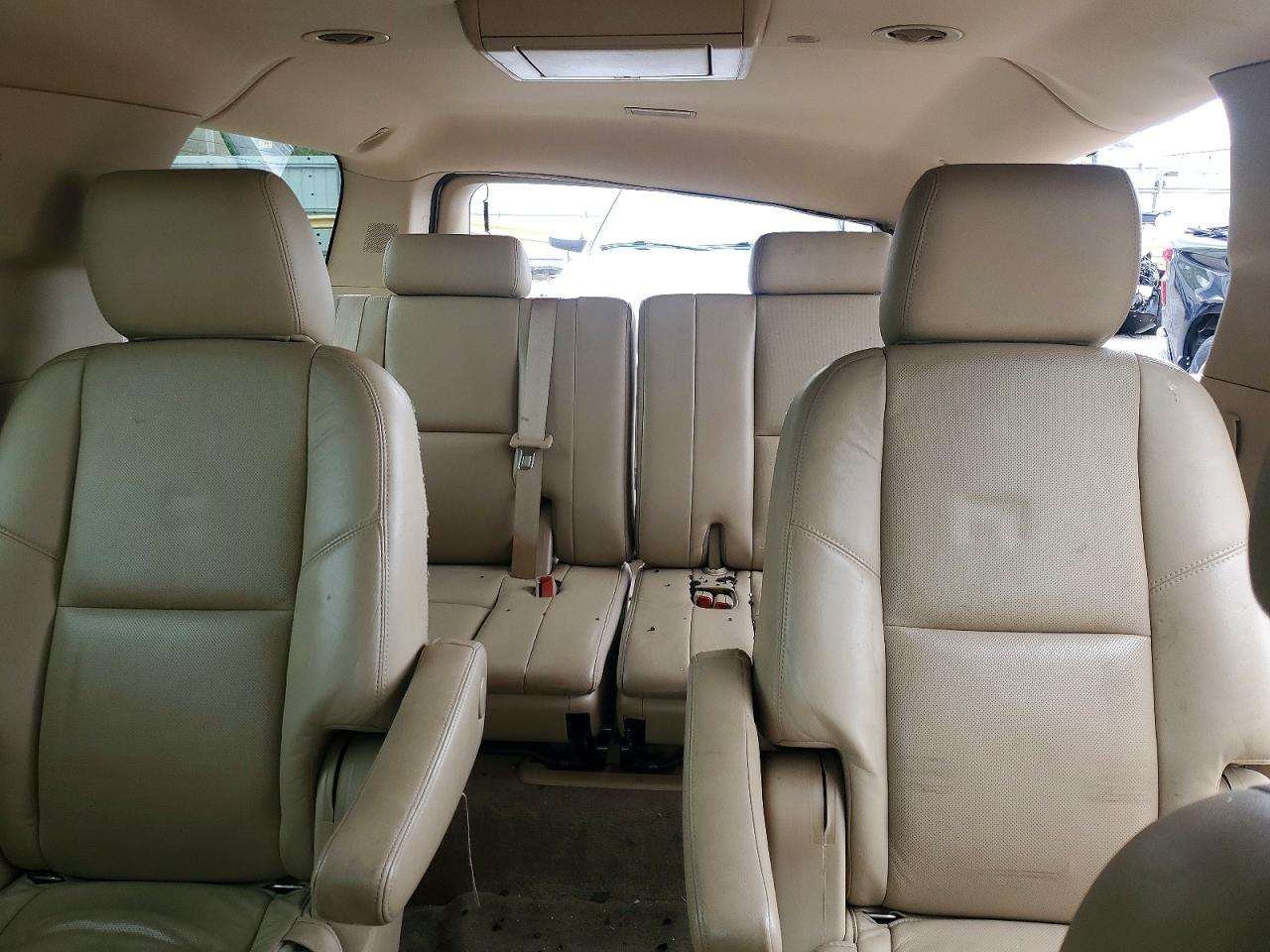 CADILLAC ESCALADE 2011 — 11