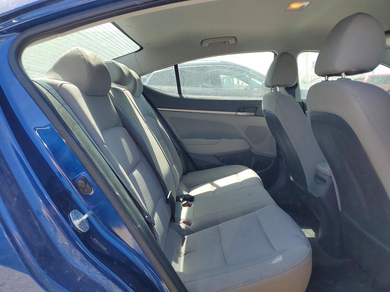 HYUNDAI ELANTRA 2017 — 11