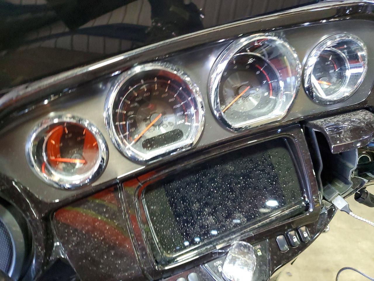 HARLEY-DAVIDSON FLHXSE 2020 — 8