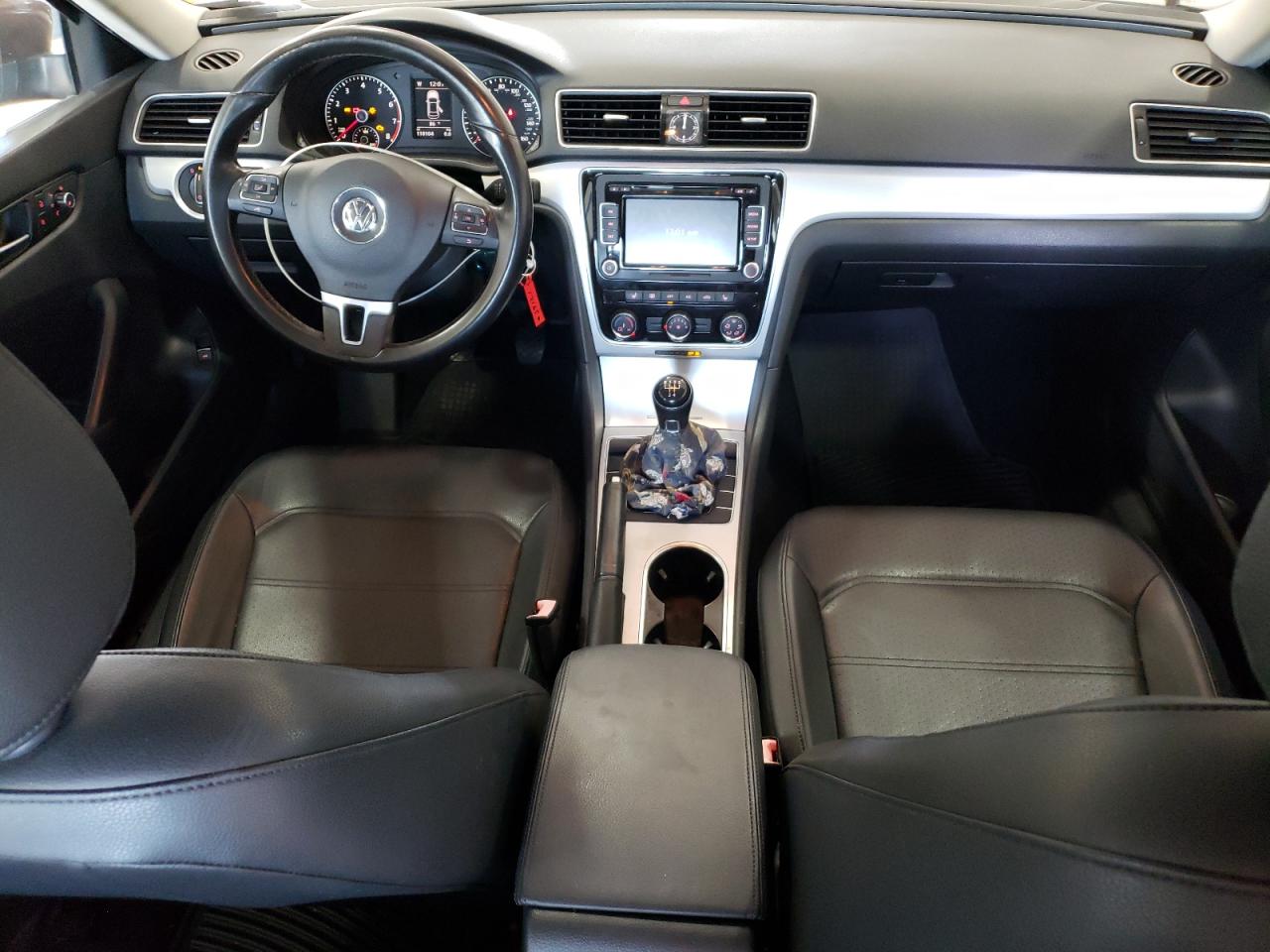 VOLKSWAGEN PASSAT 2013 — 9