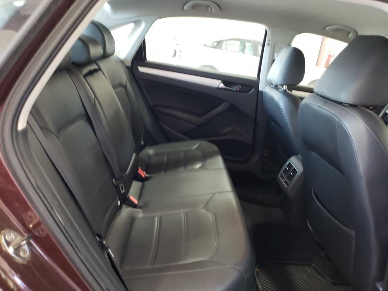 VOLKSWAGEN PASSAT 2013 — 11