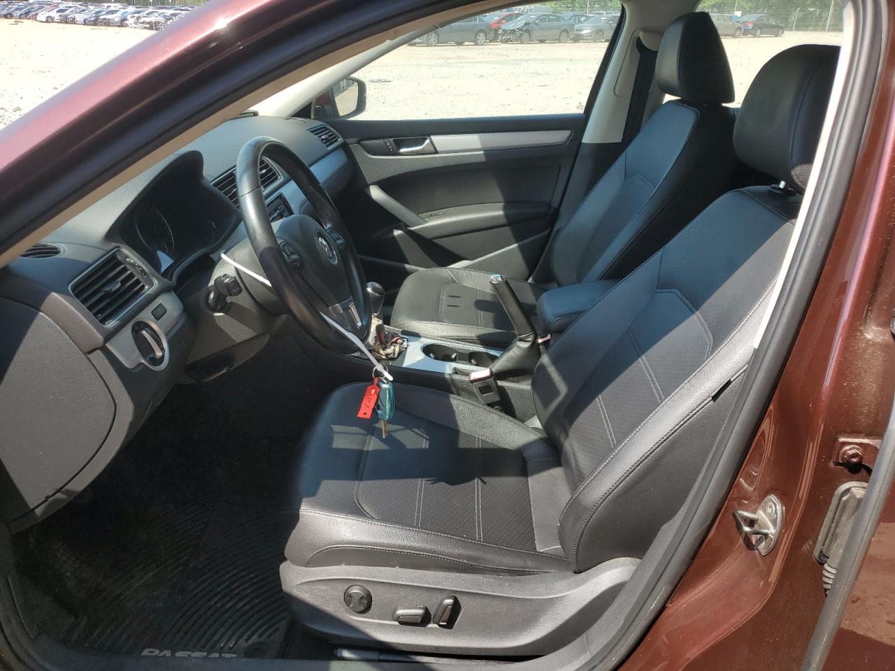VOLKSWAGEN PASSAT 2013 — 8
