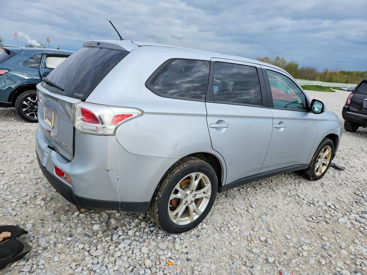 MITSUBISHI OUTLANDER 2014 — 4