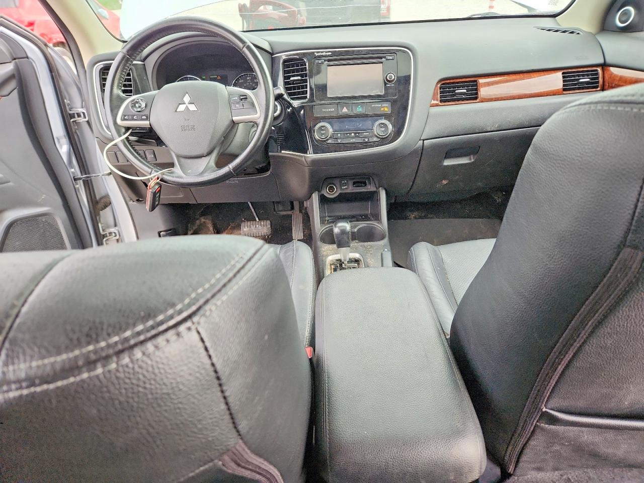 MITSUBISHI OUTLANDER 2014 — 9