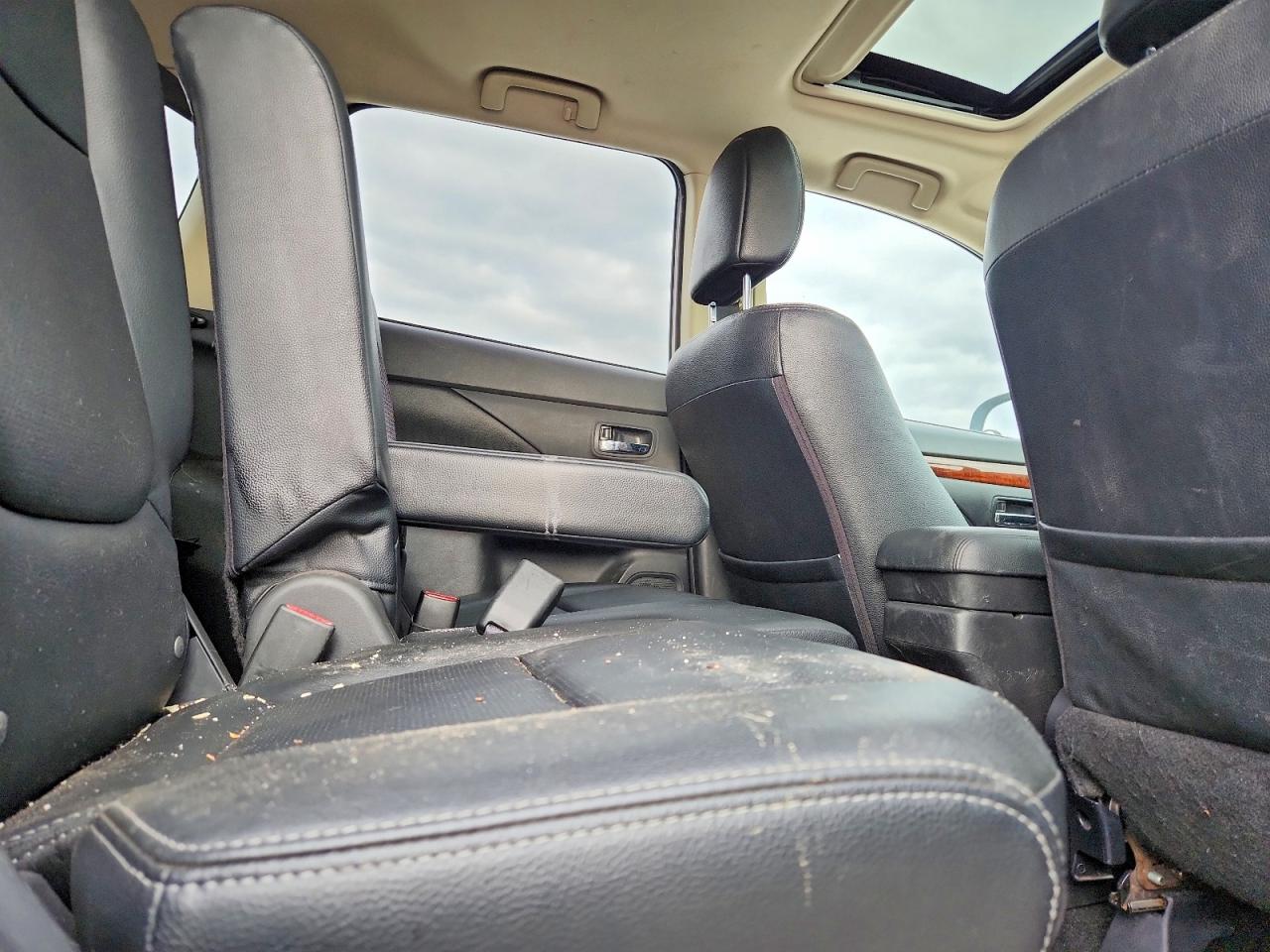 MITSUBISHI OUTLANDER 2014 — 12