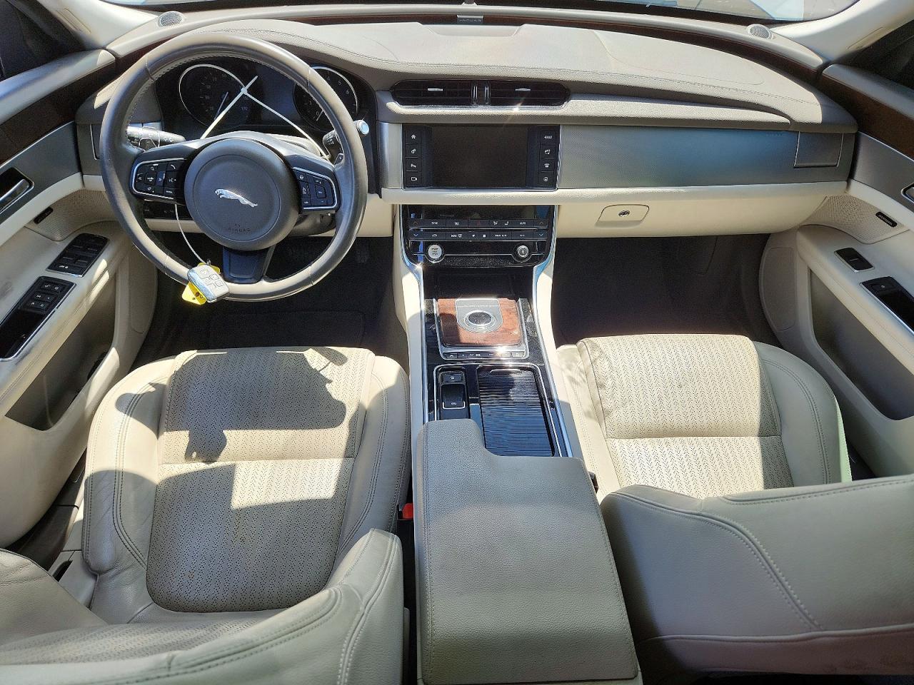 JAGUAR XF 2017 — 9