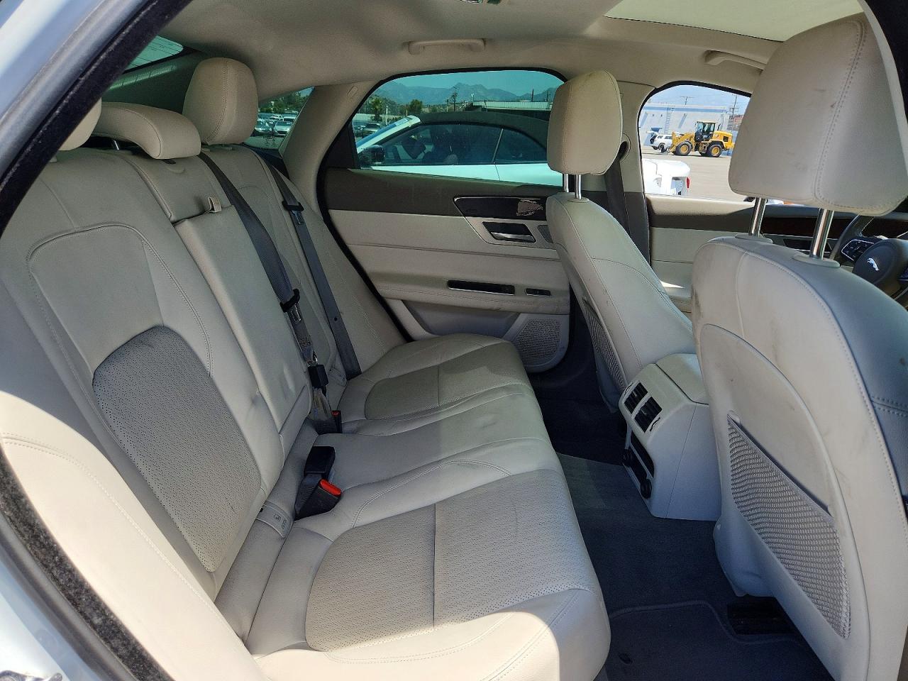 JAGUAR XF 2017 — 11