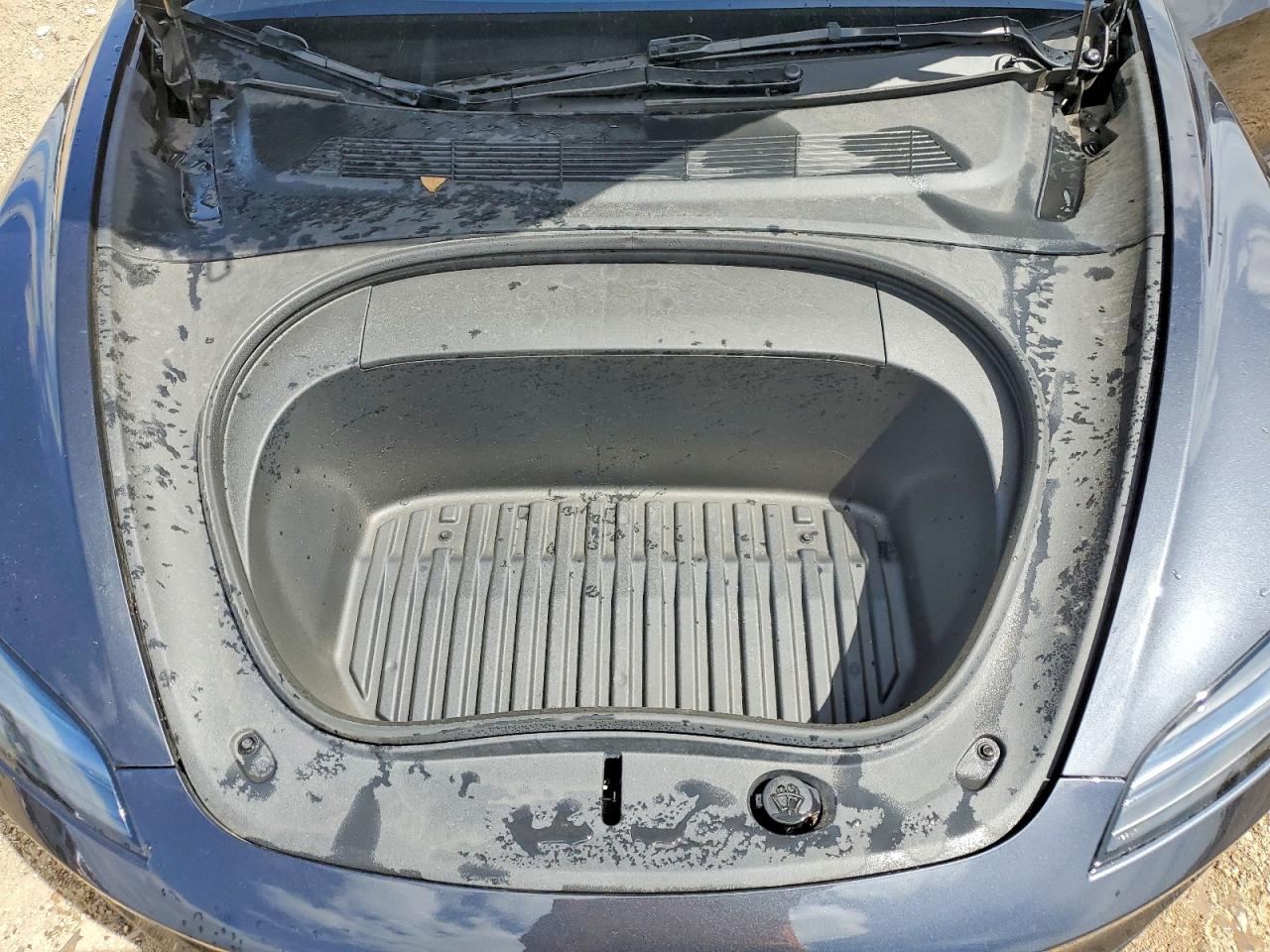 TESLA MODEL 3 2024 — 12