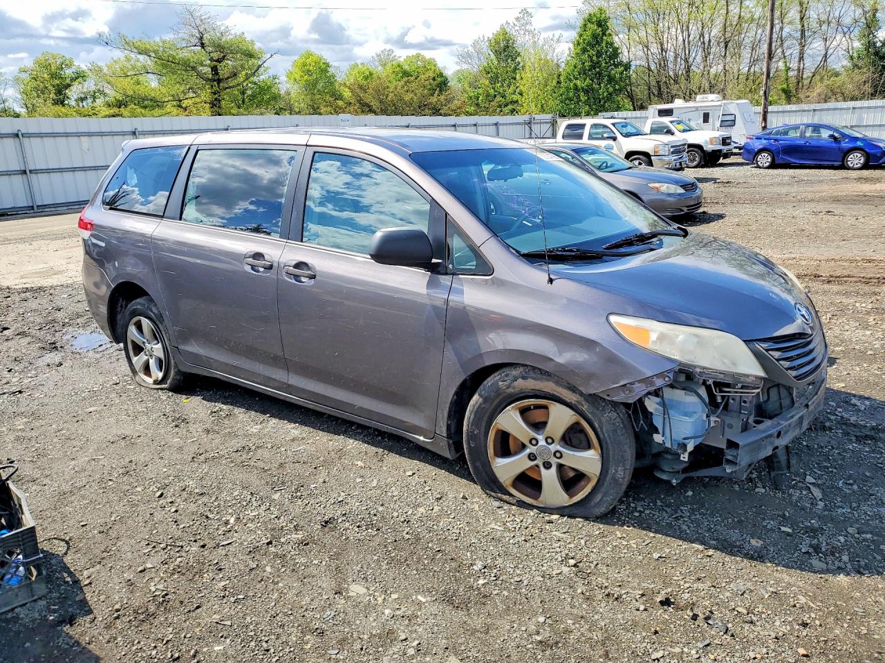 TOYOTA SIENNA 2013 — 5