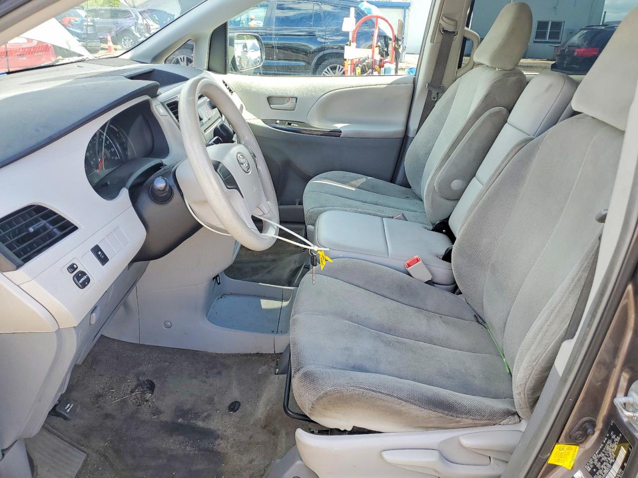 TOYOTA SIENNA 2013 — 8