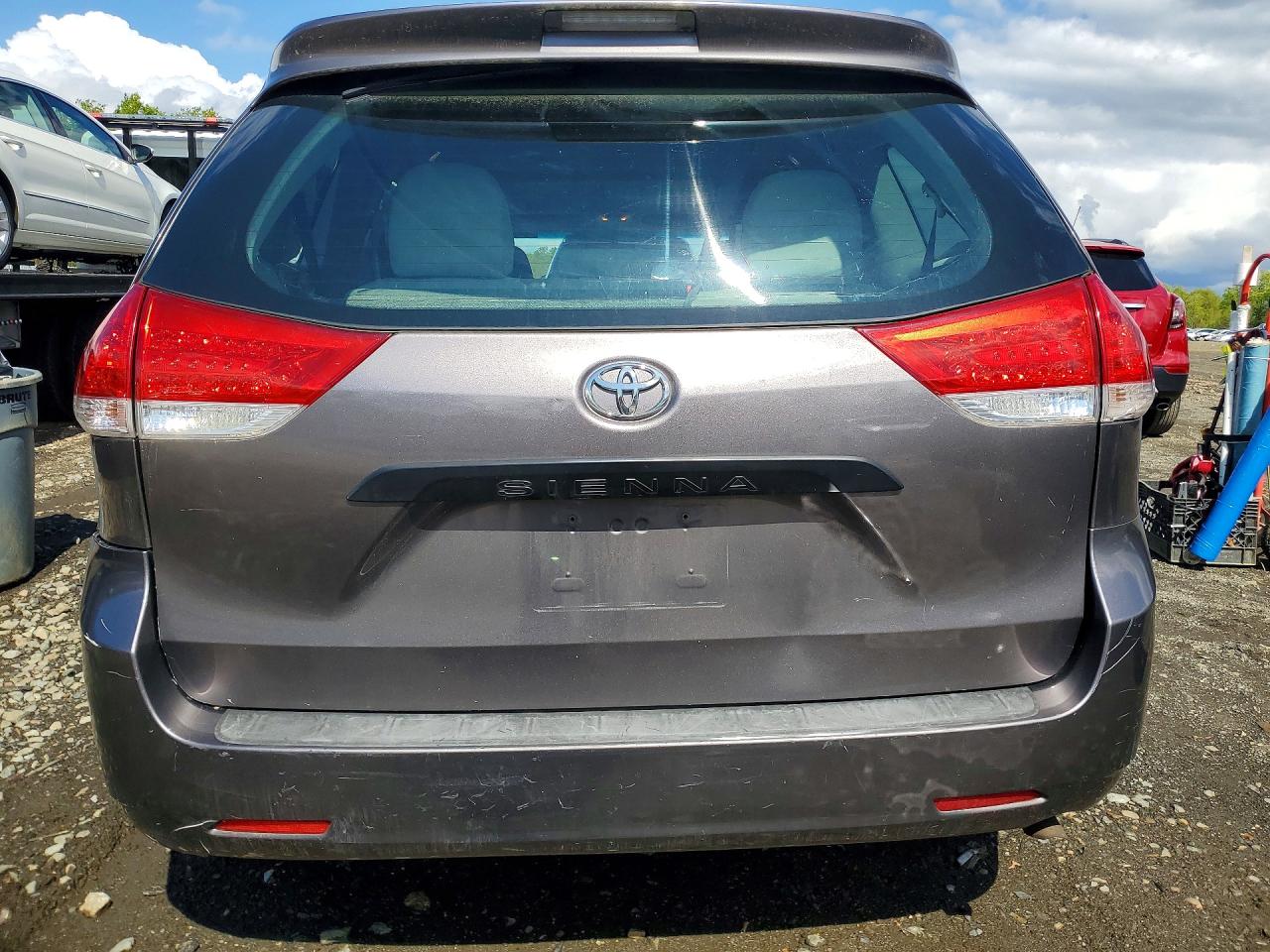 TOYOTA SIENNA 2013 — 7