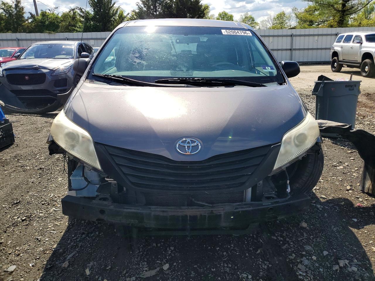 TOYOTA SIENNA 2013 — 6