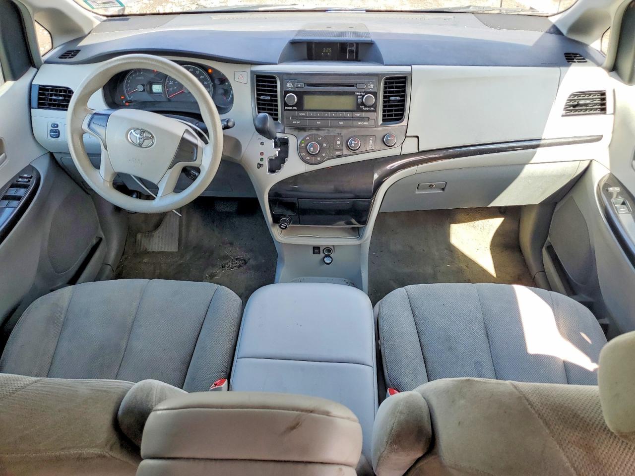 TOYOTA SIENNA 2013 — 9