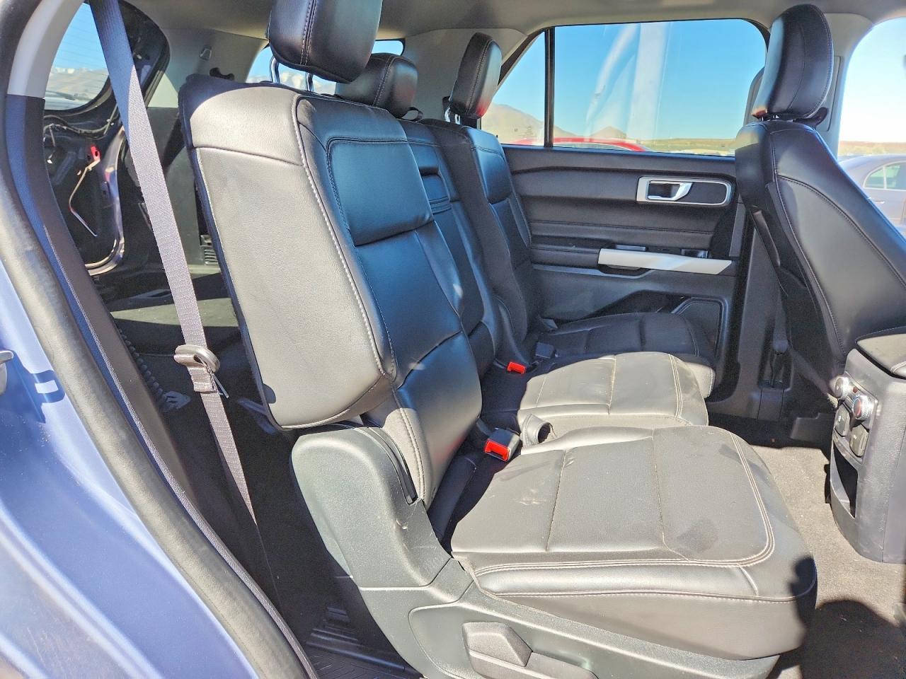 FORD EXPLORER 2021 — 12