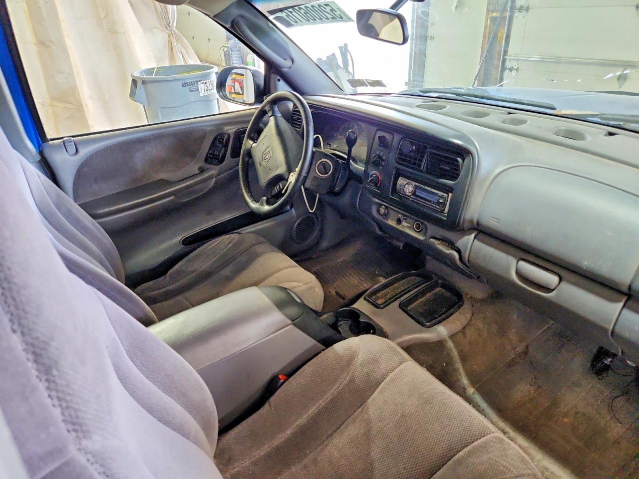 DODGE DAKOTA 2000 — 11