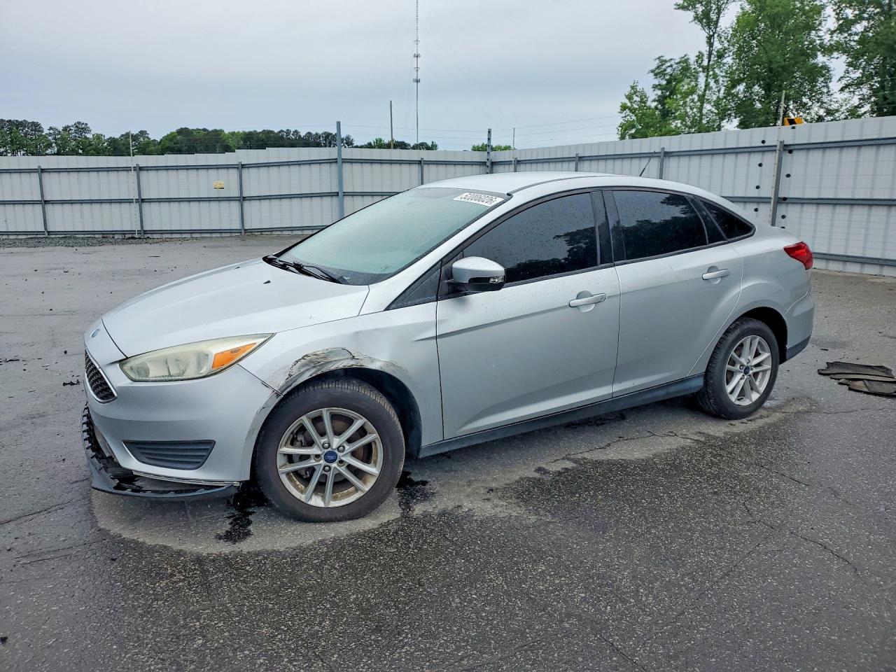 FORD FOCUS SE 2017 — 2