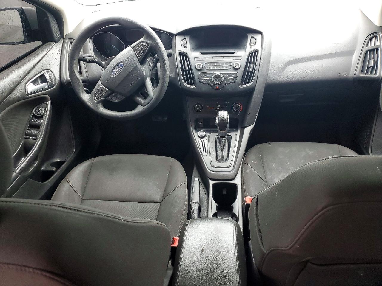 FORD FOCUS SE 2017 — 9