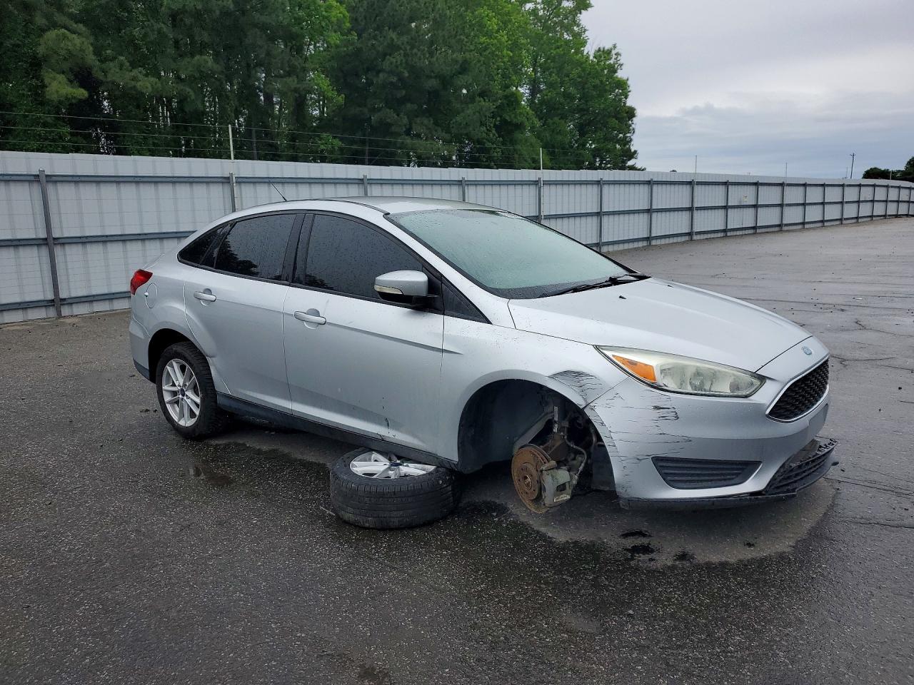 FORD FOCUS SE 2017 — 5