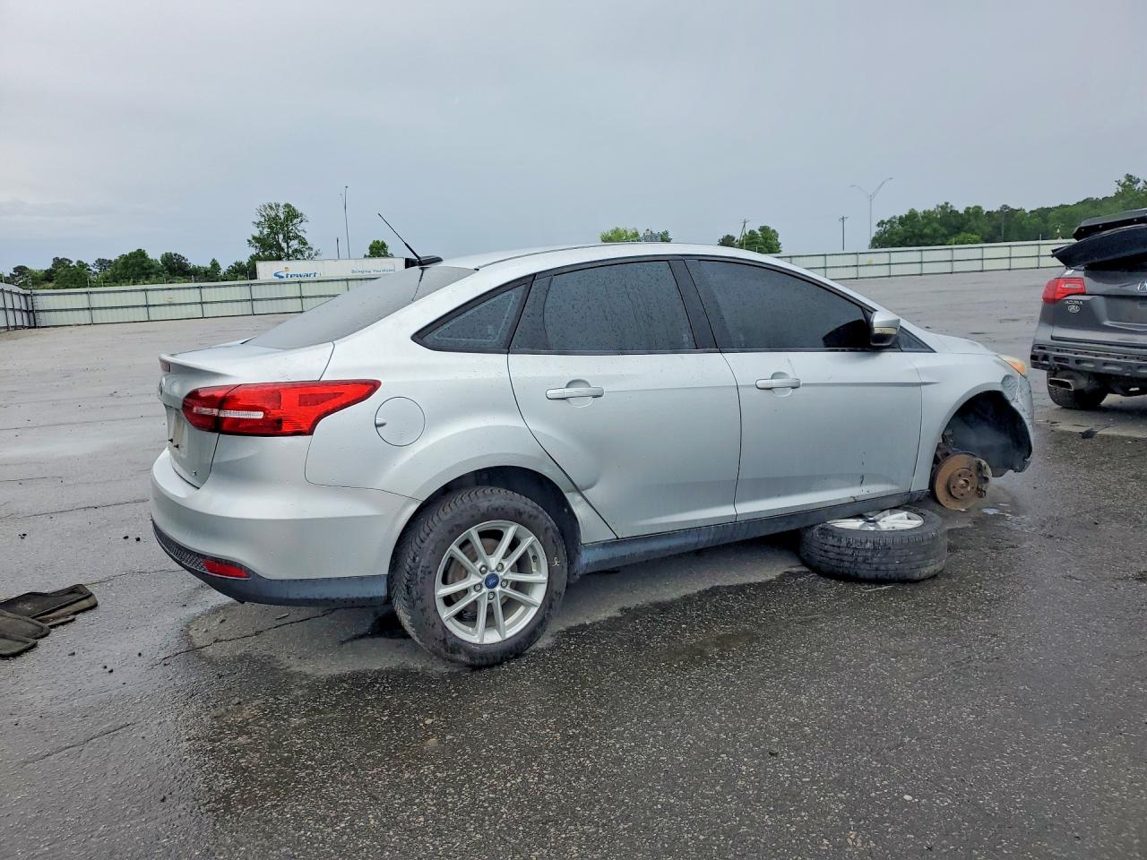 FORD FOCUS SE 2017 — 4