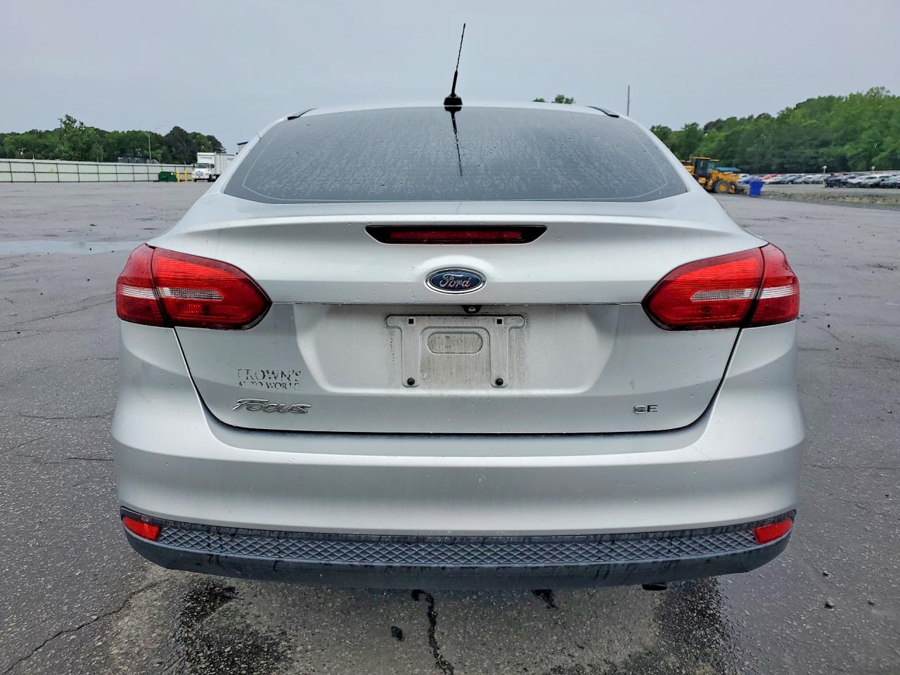 FORD FOCUS SE 2017 — 7