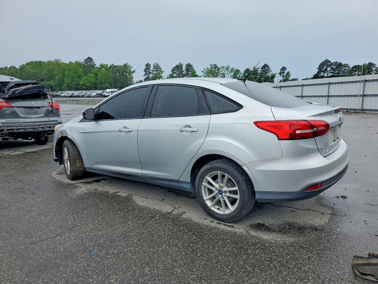 FORD FOCUS SE 2017 — 3