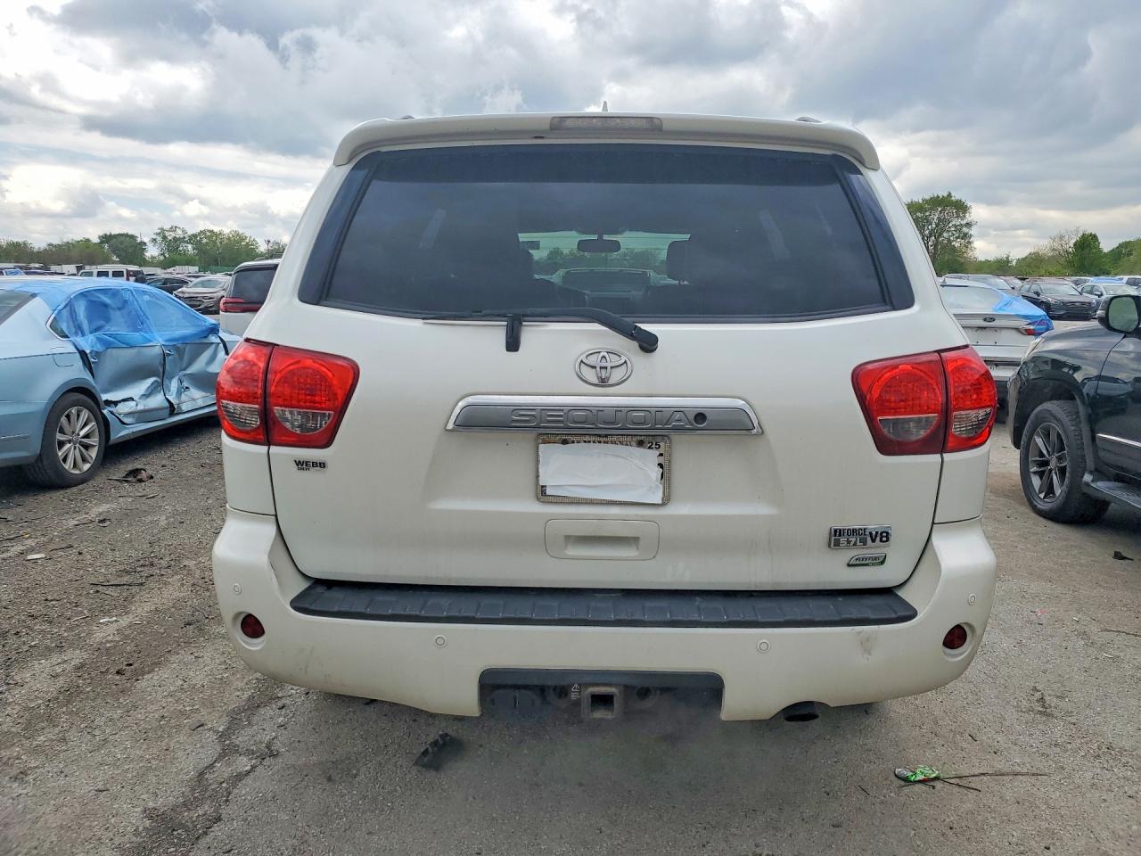 TOYOTA SEQUOIA 2014 — 7