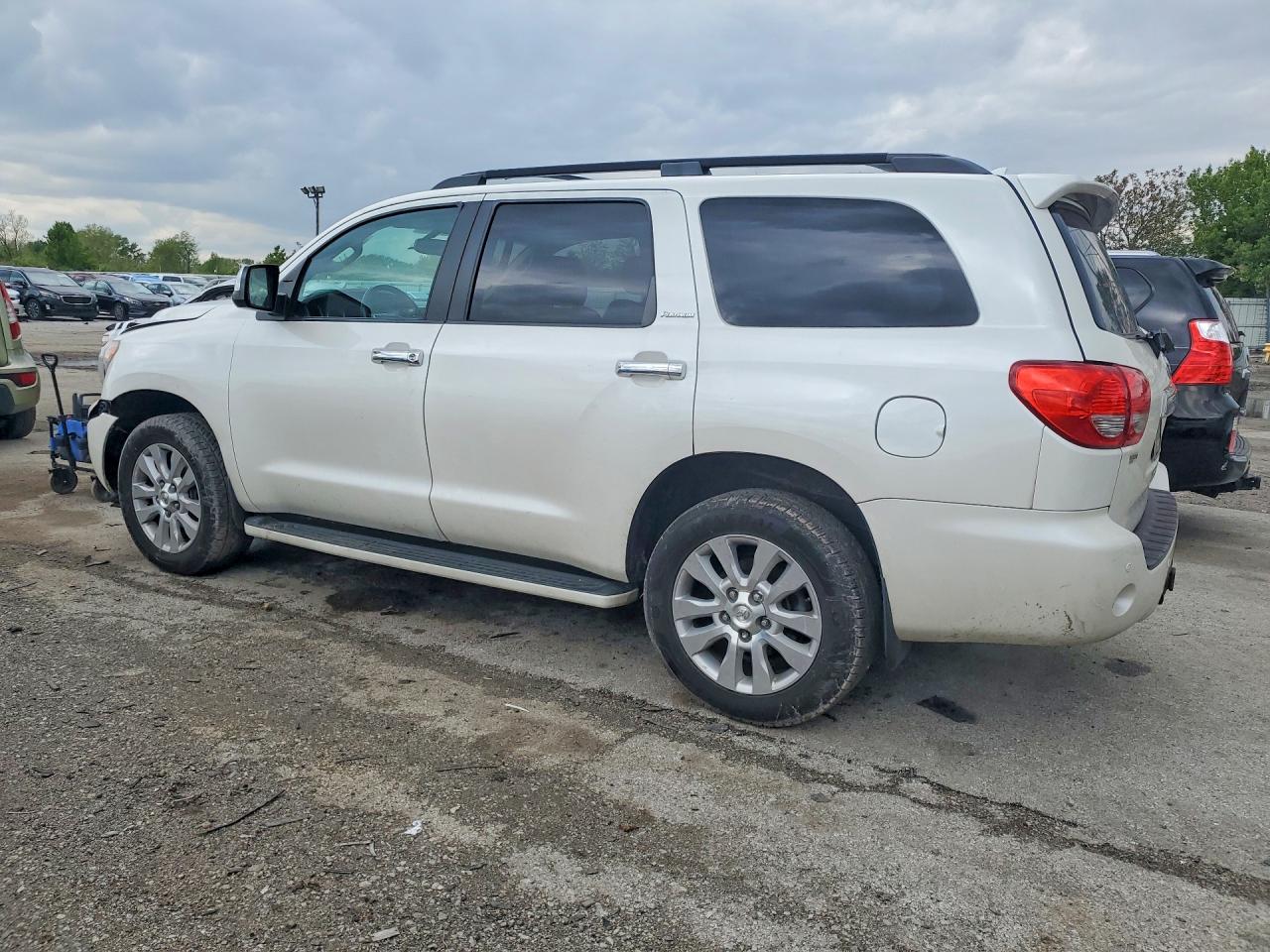 TOYOTA SEQUOIA 2014 — 3