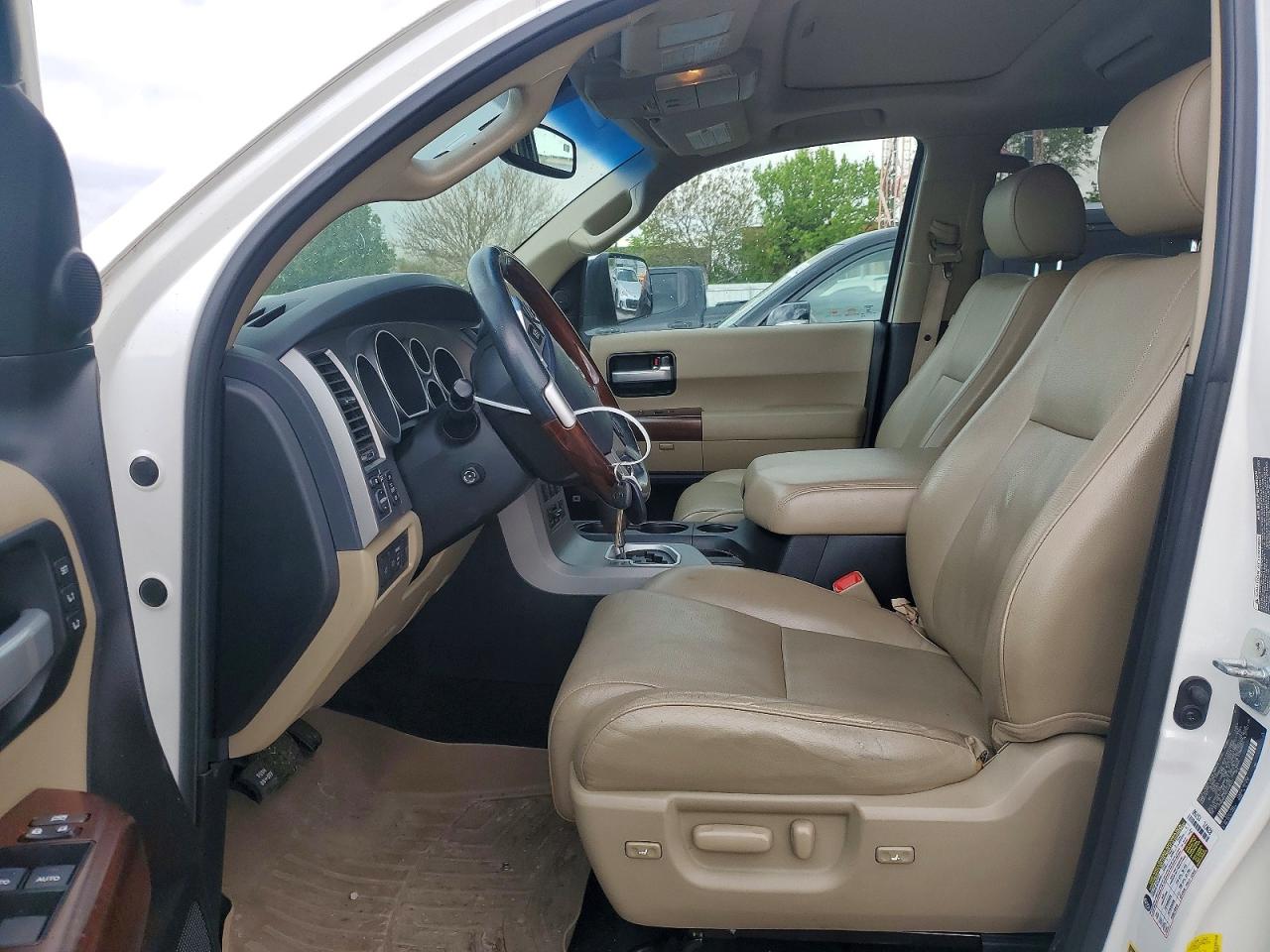 TOYOTA SEQUOIA 2014 — 8